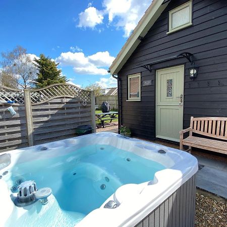 Saving Grace With Private Hot Tub Villa Bawdeswell Eksteriør billede