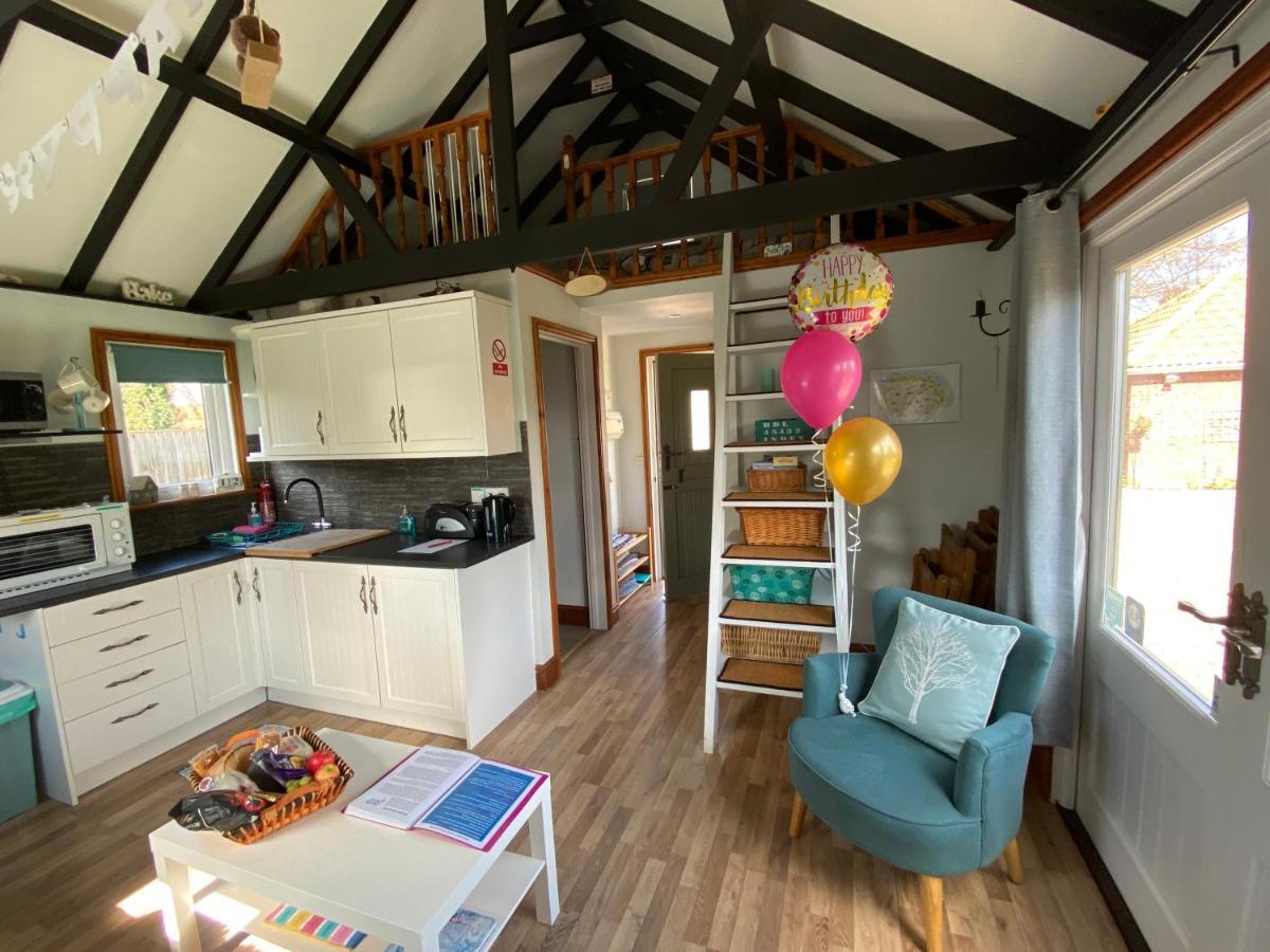Saving Grace With Private Hot Tub Villa Bawdeswell Eksteriør billede