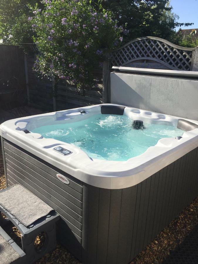 Saving Grace With Private Hot Tub Villa Bawdeswell Eksteriør billede