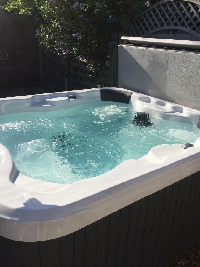 Saving Grace With Private Hot Tub Villa Bawdeswell Eksteriør billede