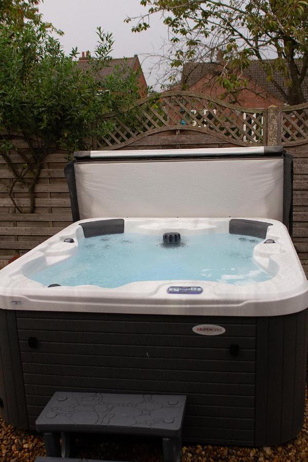 Saving Grace With Private Hot Tub Villa Bawdeswell Eksteriør billede