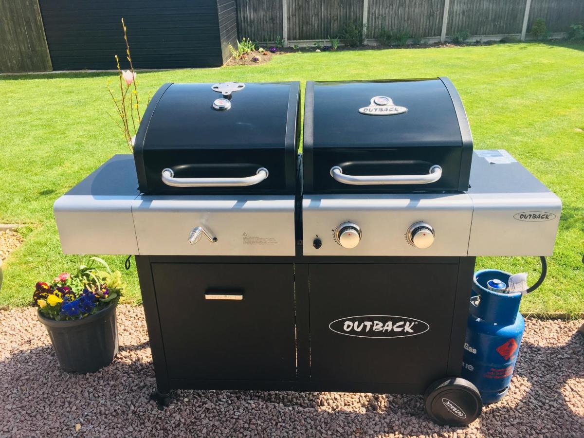 Saving Grace With Private Hot Tub Villa Bawdeswell Eksteriør billede